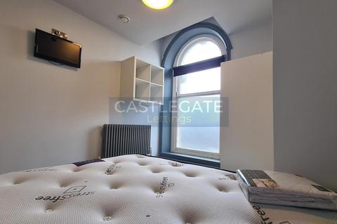 1 bedroom in a flat share to rent, Merchants Hall, St George Square, Huddersfield, HD1 1JF