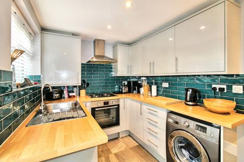 2 bedroom maisonette for sale, Ratcliffe Road,  Farnborough , GU14