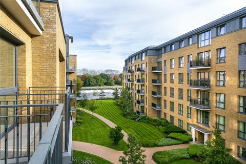 3 bedroom apartment to rent, Pinewood Gardens, Teddington