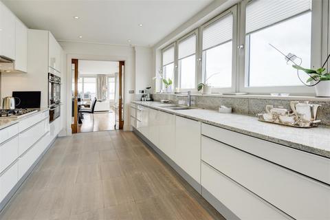 3 bedroom penthouse for sale, West Heath Place, London, NW11