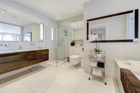 3 bedroom penthouse for sale, West Heath Place, London, NW11