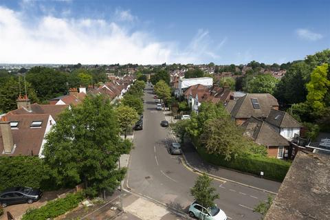 3 bedroom penthouse for sale, West Heath Place, London, NW11