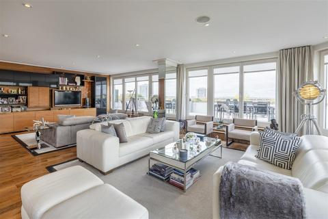 3 bedroom penthouse for sale, West Heath Place, London, NW11