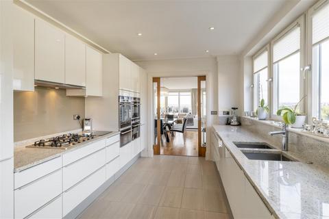 3 bedroom penthouse for sale, West Heath Place, London, NW11