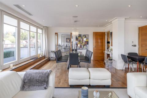 3 bedroom penthouse for sale, West Heath Place, London, NW11