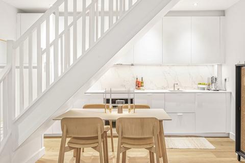 3 Pendulum Mews, London, E8 2LU