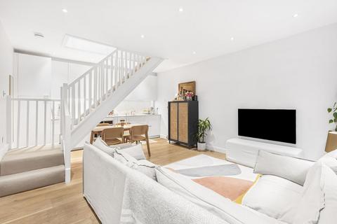 3 Pendulum Mews, London, E8 2LU