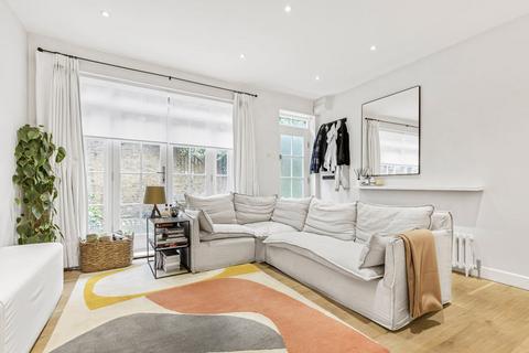 3 Pendulum Mews, London, E8 2LU