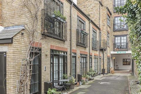 3 Pendulum Mews, London, E8 2LU