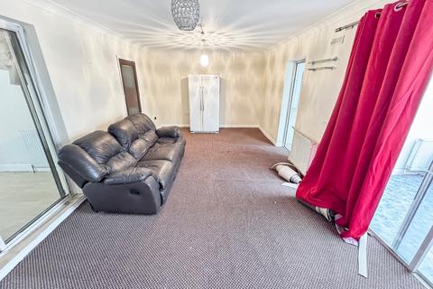 4 bedroom semi-detached house to rent, Hounslow TW3