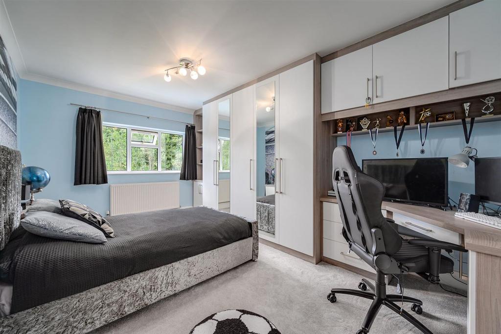 14 Bed 4.jpg