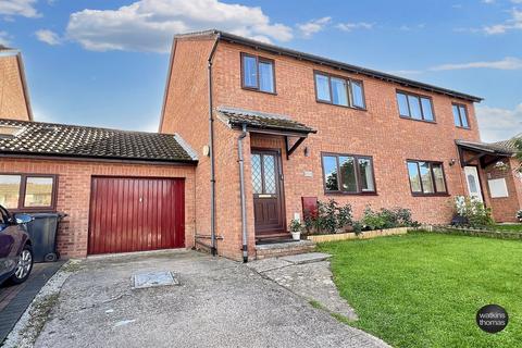 3 bedroom semi-detached house for sale, Thistledown Grove, Hampton Dene, Hereford, HR1