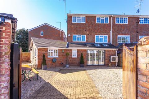 4 bedroom townhouse for sale, Baronsmead, Henley-on-Thames RG9