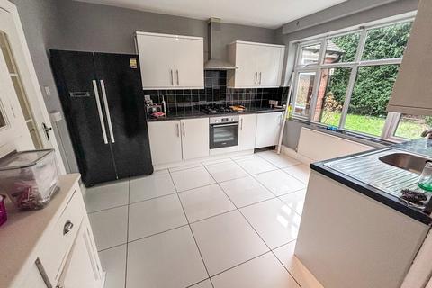 4 bedroom detached house to rent, Southcote Lane, Reading, RG30