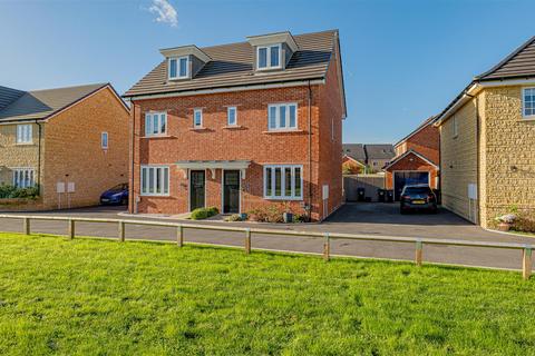 70 Basil Drive, Melksham, SN12 6LT