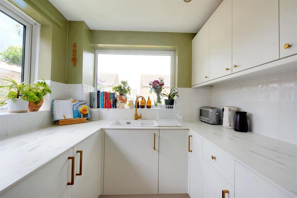 Kitchen 1.jpeg