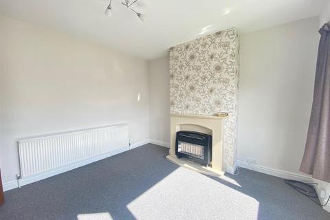 3 bedroom semi-detached house to rent, Chevinedge Crescent, Halifax