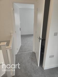 3 bedroom end of terrace house for sale, While Grove, Leicester