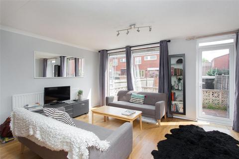 3 bedroom terraced house to rent, Coleridge Close, Battersea