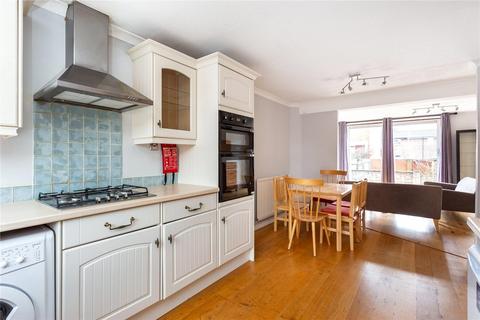 3 bedroom terraced house to rent, Coleridge Close, Battersea