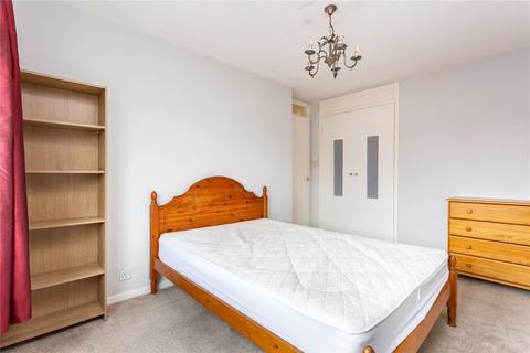 3 bedroom terraced house to rent, Coleridge Close, Battersea