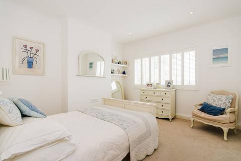 2 bedroom flat to rent, Grove Avenue, Hanwell, London, W7