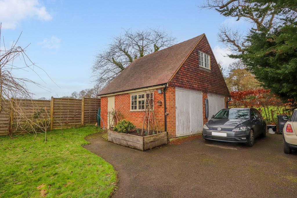 Detached garage
