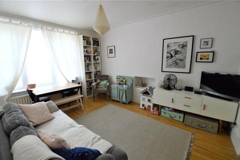 2 bedroom apartment to rent, Gatestone Road, London, SE19