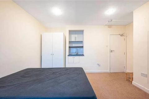 Studio to rent, Falloden Way, London NW11