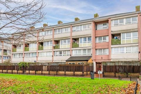 3 bedroom flat for sale, Brabazon Street, London, E14