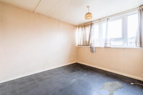 3 bedroom flat for sale, Brabazon Street, London, E14