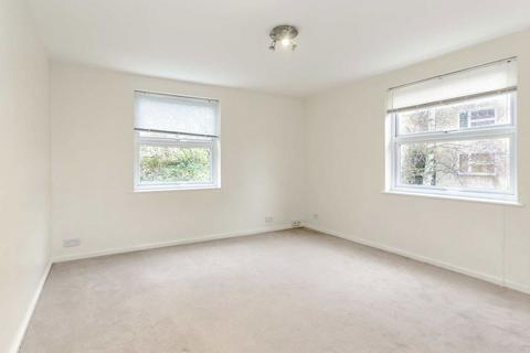 3 bedroom flat to rent, Hepple Close, Isleworth TW7