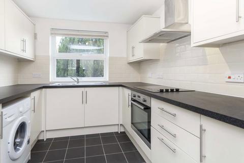 3 bedroom flat to rent, Hepple Close, Isleworth TW7