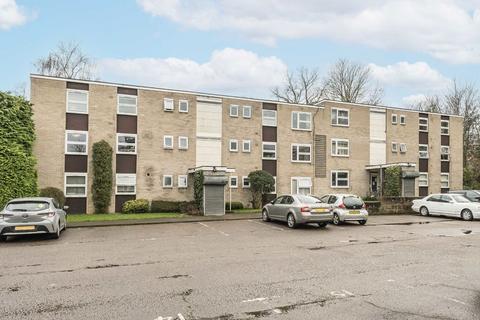 3 bedroom flat to rent, Hepple Close, Isleworth TW7