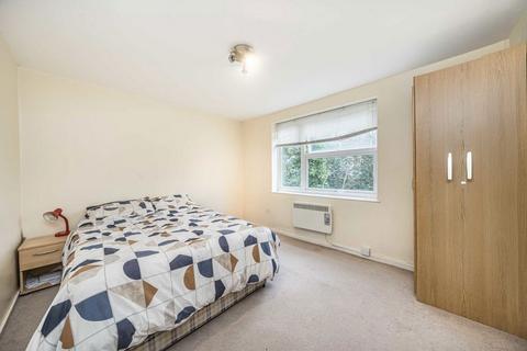 3 bedroom flat to rent, Hepple Close, Isleworth TW7