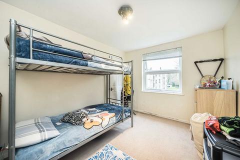 3 bedroom flat to rent, Hepple Close, Isleworth TW7