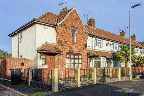 3 bedroom end of terrace house to rent, Endeavour Crescent, Hull