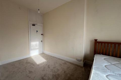 1 bedroom in a house share to rent, A Room in Church Green Road, Bletchley, Milton Keynes