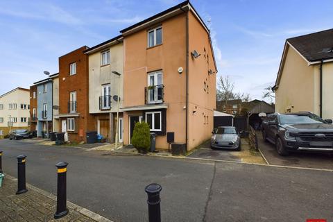33 Awebridge Way, Gloucester, GL4 4FQ