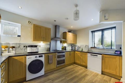 33 Awebridge Way, Gloucester, GL4 4FQ