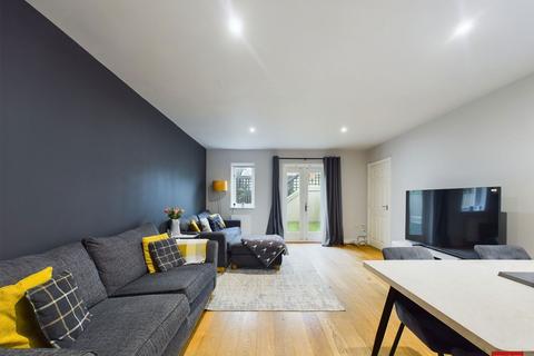 33 Awebridge Way, Gloucester, GL4 4FQ