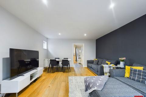 33 Awebridge Way, Gloucester, GL4 4FQ