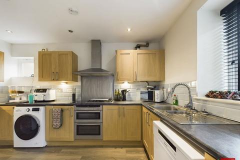33 Awebridge Way, Gloucester, GL4 4FQ