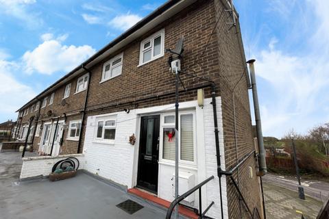 3 bedroom maisonette for sale, Romford Road, Aveley, South Ockendon, Essex, RM15