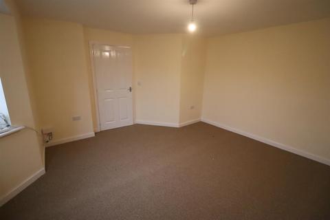 3 bedroom semi-detached house to rent, Knightwood Road, Leicester LE4