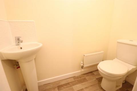 3 bedroom semi-detached house to rent, Knightwood Road, Leicester LE4