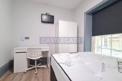 1 bedroom in a flat share to rent, Merchants Hall, St George Square, Huddersfield, HD1 1JF