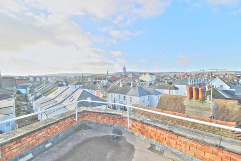 2 bedroom penthouse to rent, Hyde Road, Eastbourne BN21