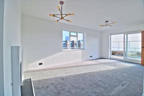 2 bedroom penthouse to rent, Hyde Road, Eastbourne BN21