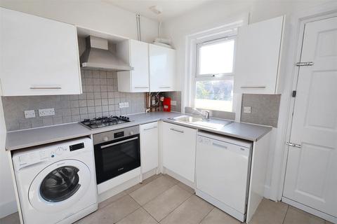 3 bedroom flat to rent, Lancaster Road, ENFIELD EN2